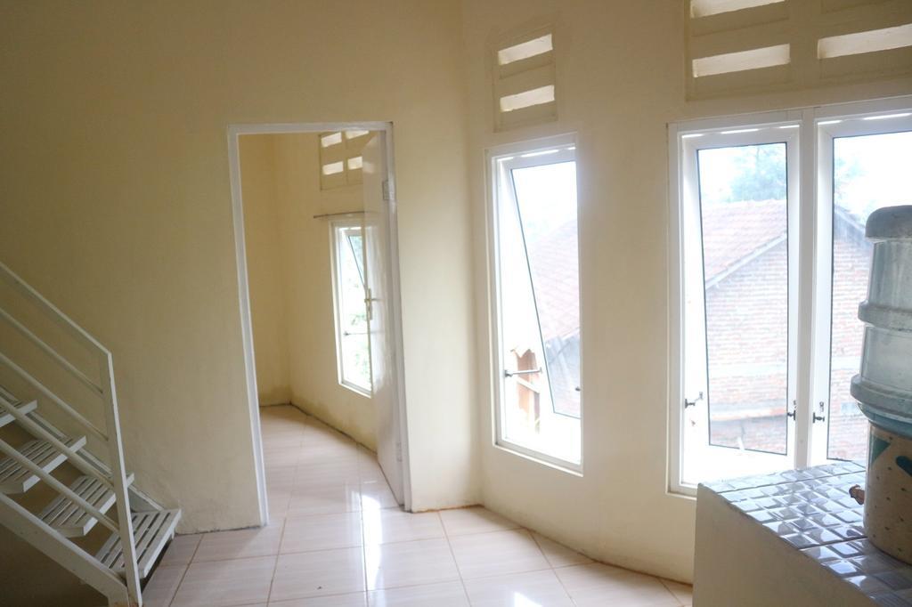 West Surabaya Homey Exterior foto